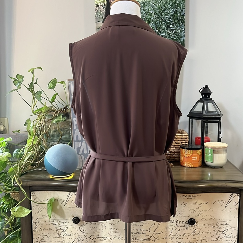 JACLYN SMITH SLEEVELESS BUTTON DOWN BELTED BLOUSE BROWN SIZE LARGE - Picture 5 of 12
